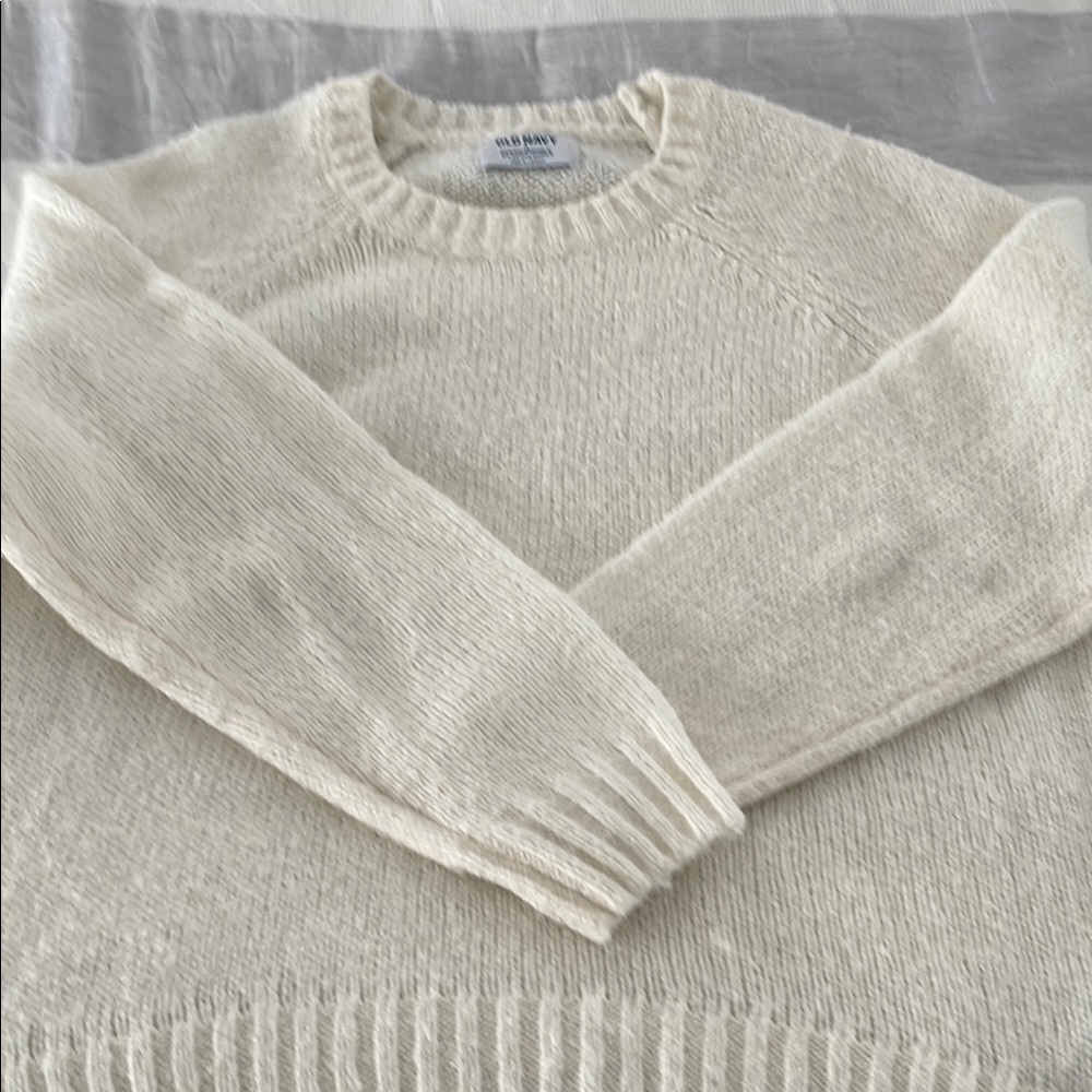 Old Navy Women's Cream Crew Neck Sweater